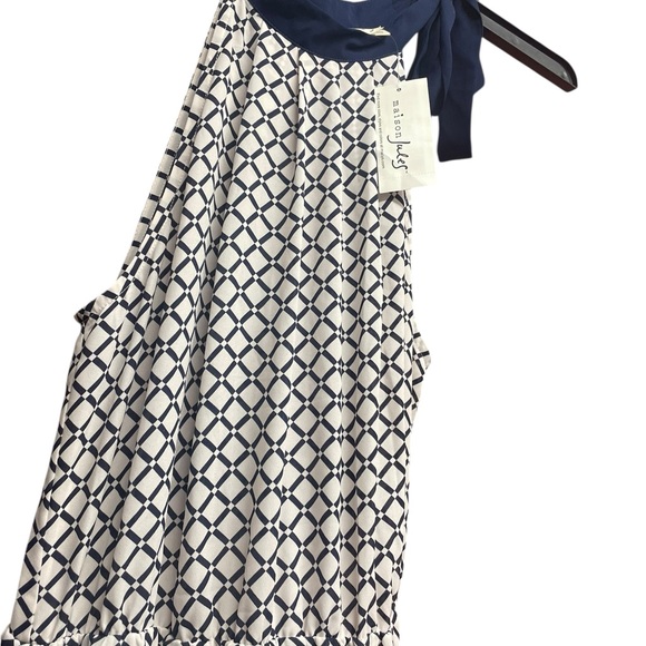 Navy and White classy dress it’s a small I didn’t loose enough weight to fit - Picture 3 of 9